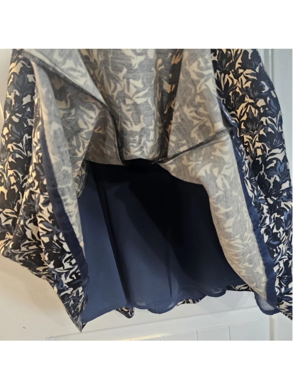 Tory Burch sz 8 cream, blue, black floral dress with liner & pockets